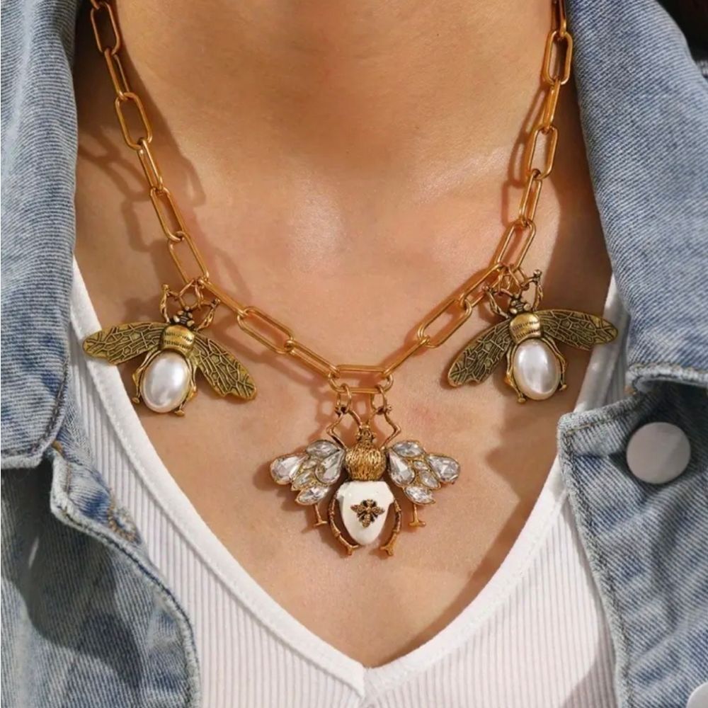New 18k Gold Plated Bee With Gemstones Pendant Necklace